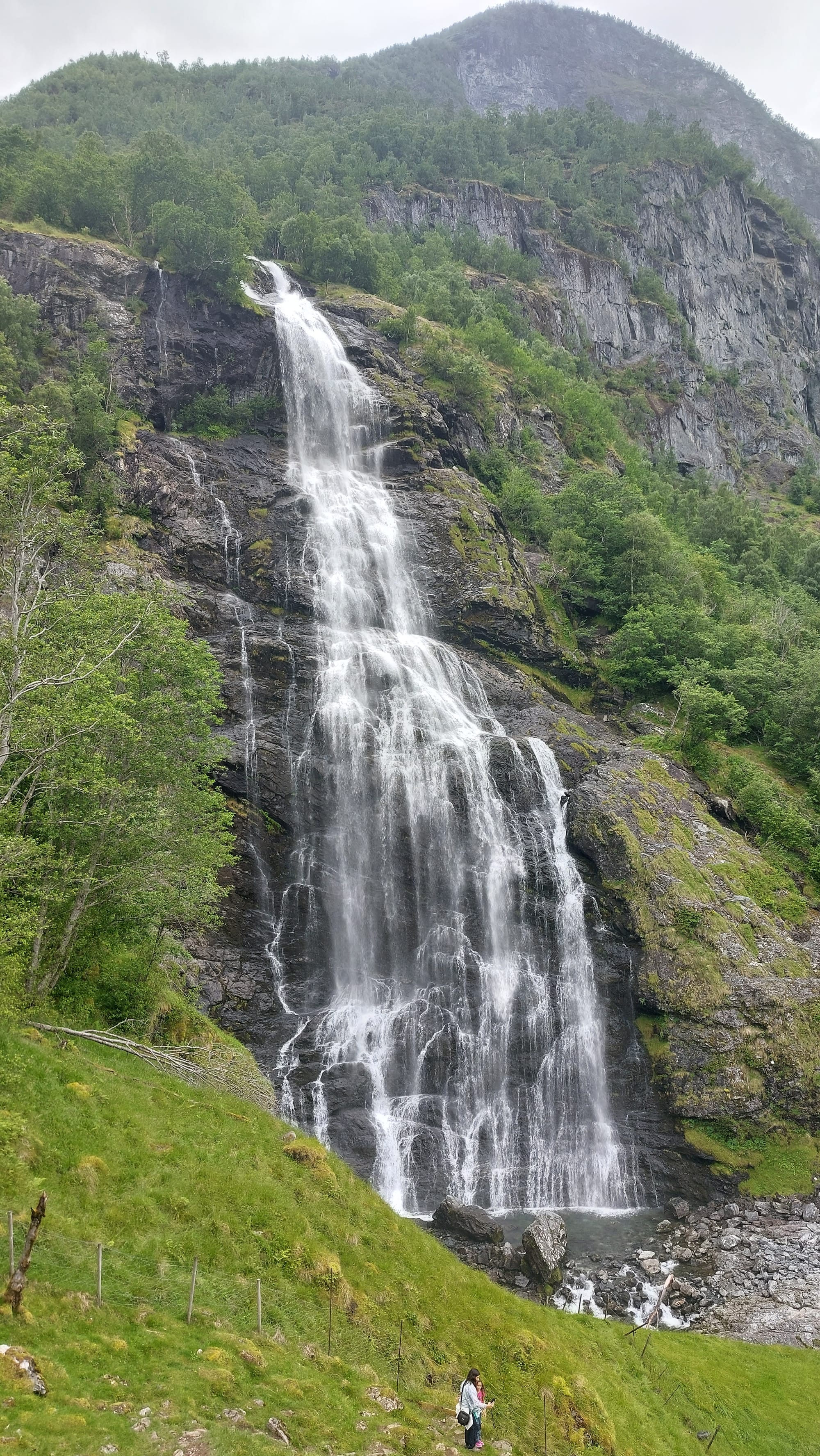 Cascada Brekkefossen (Flåm)