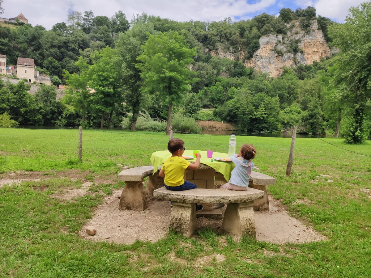 12 IDEES PER ENTRETENIR ELS NENS DURANT UN VIATGE