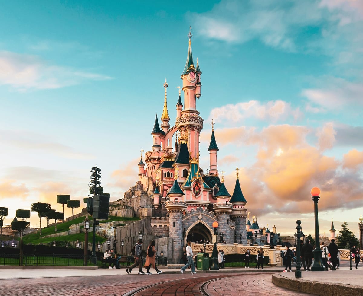 DISNEYLAND PARÍS: guia màgica pels amants de la fantasia