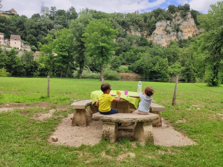 12 IDEES PER ENTRETENIR ELS NENS DURANT UN VIATGE